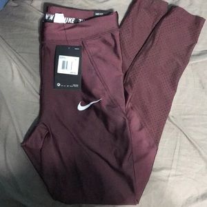 Woman’s Nike Pro Leggings
